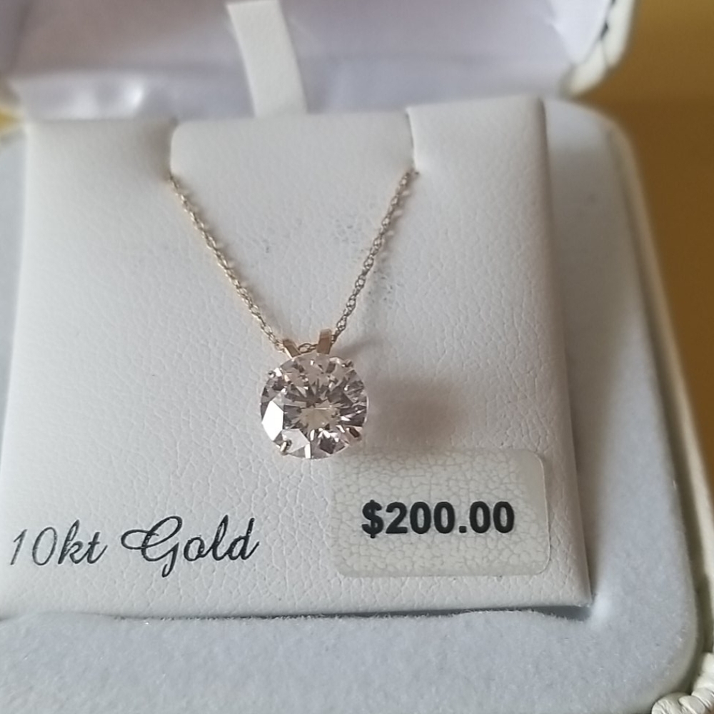10kt gold necklace with simulated diamond - Picture 2 of 8